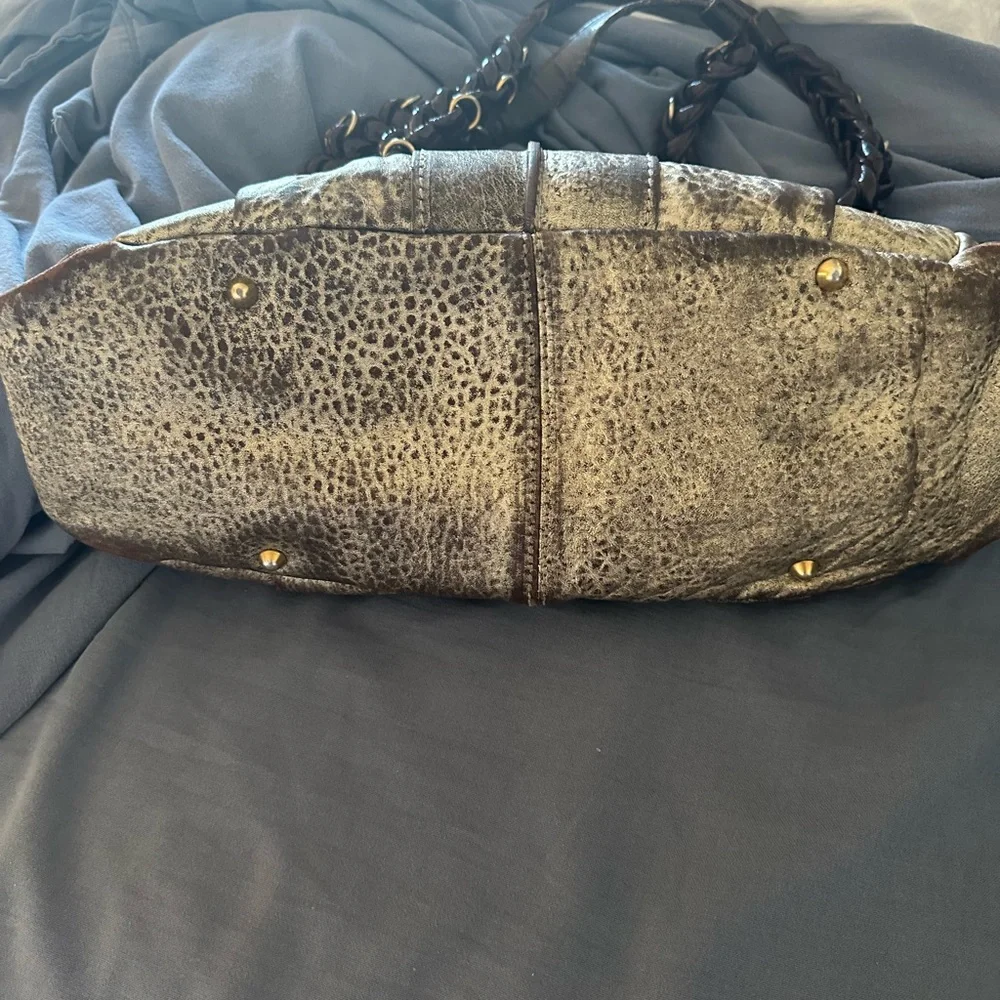 Chloe Textured Brown Shoulder Bag - Picture 10 of 10